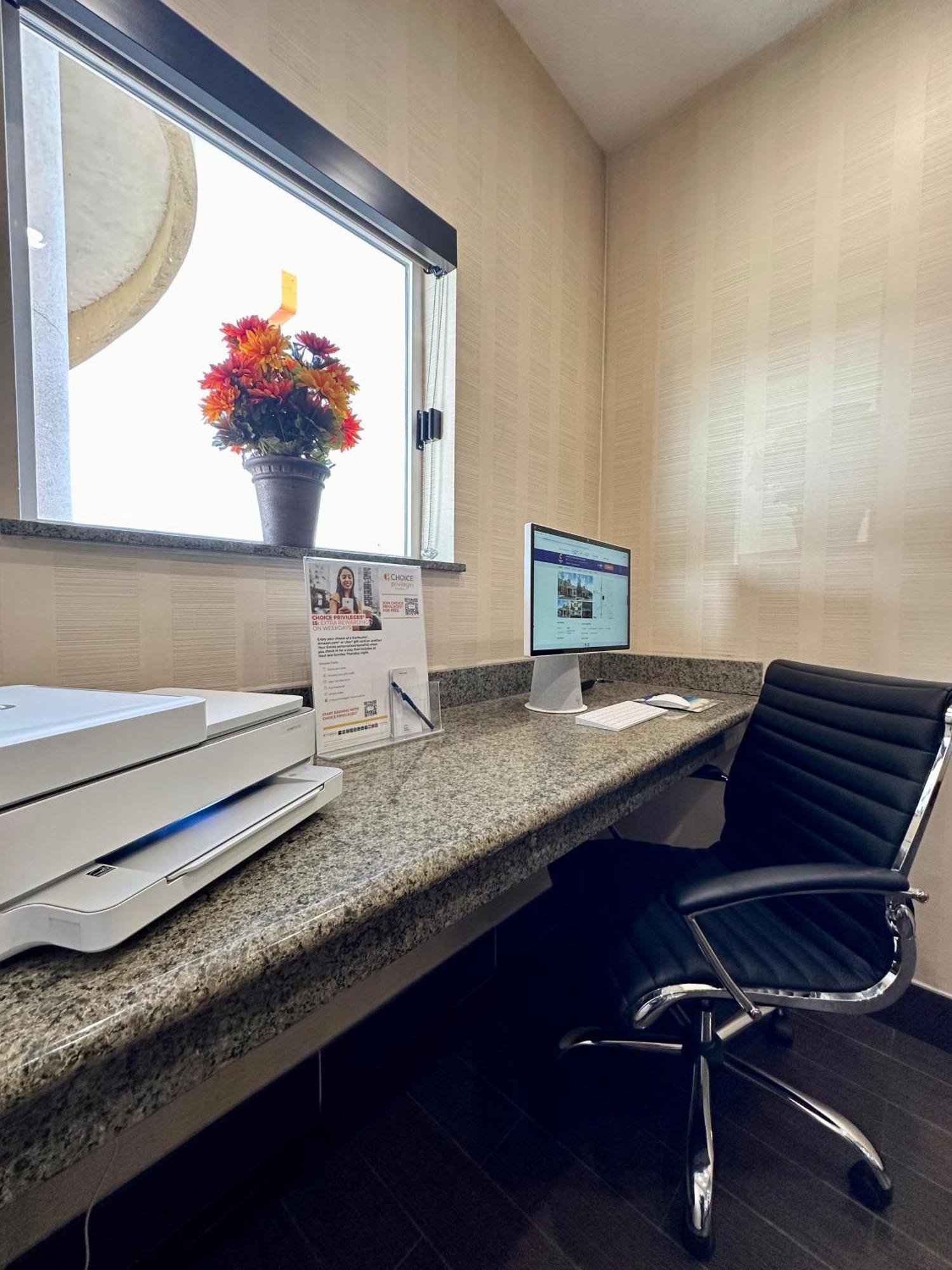 Comfort Inn Ogden Near Event Center Bagian luar foto